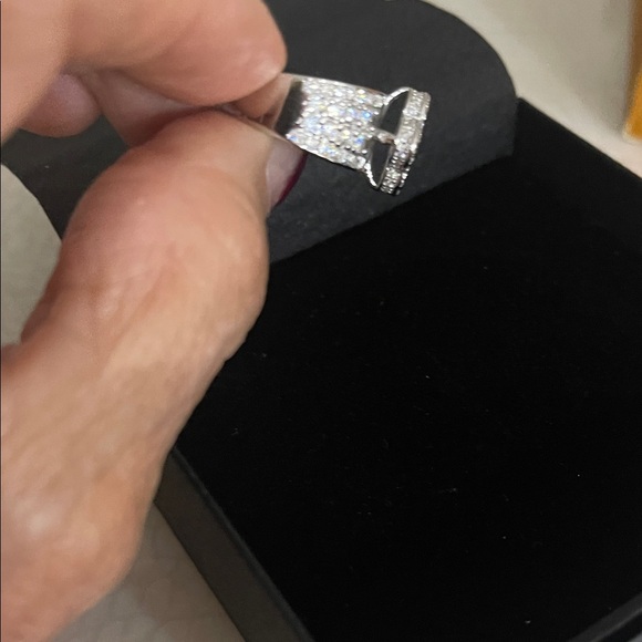 Elegant Silver Women's Ring - Picture 2 of 3